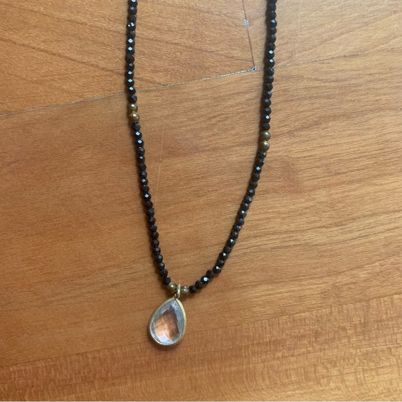 Black Crystal Bead Necklace With Pendant - Picture 4 of 7